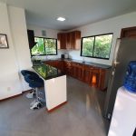 Kitchen & breakfast bar