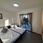 Upper guest room 1