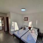Upper guest room 2